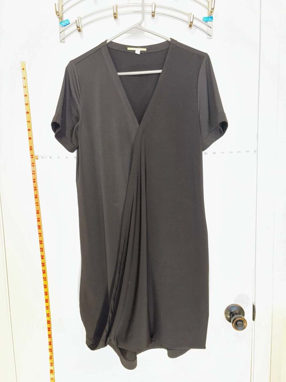 P1: Gianni Bini Black V-Neck Draped Front Short Sleeve Dress Size M